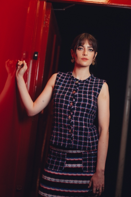 chanel_millie_brady_chanel_metiers-dart-2023_2024_show_december_7th_3-hd