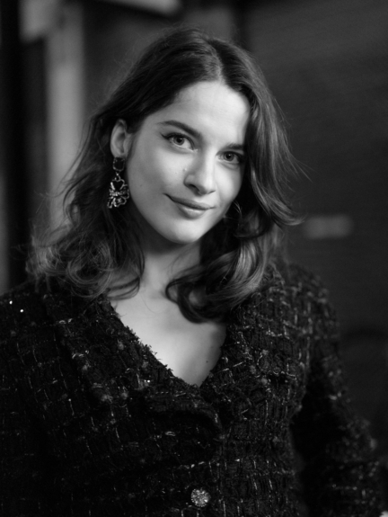 chanel_rebecca_marder_chanel_metiers-dart-2023_2024_show_december_7th_3-hd