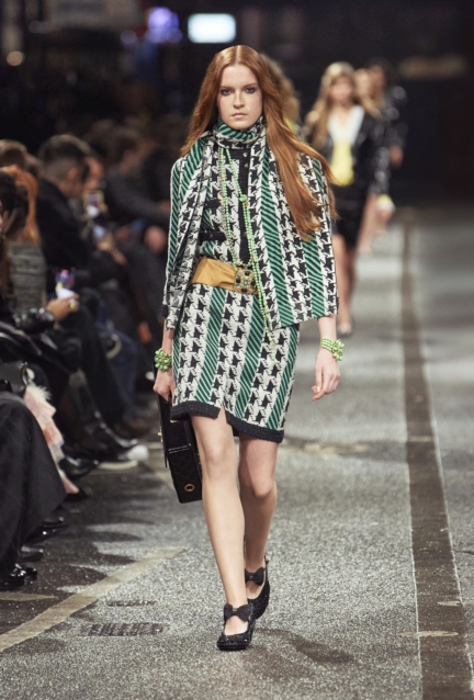 chanel_look-060_2023-24-metiers-dart-collection-hd
