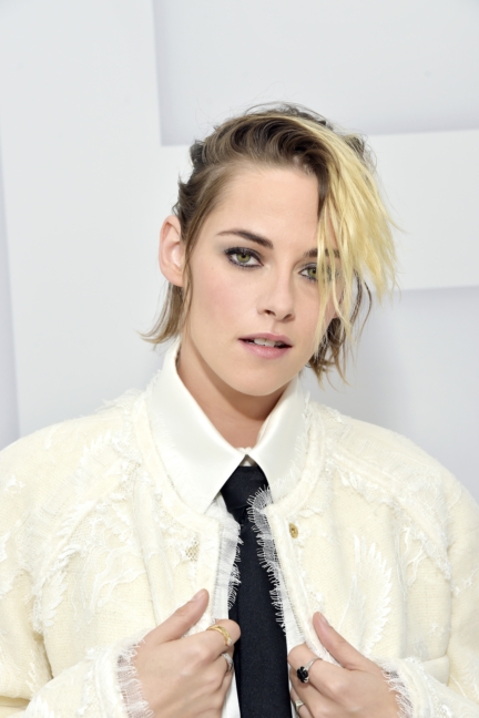 19_kristen_stewart_chanel_ss21-rtw-show-3