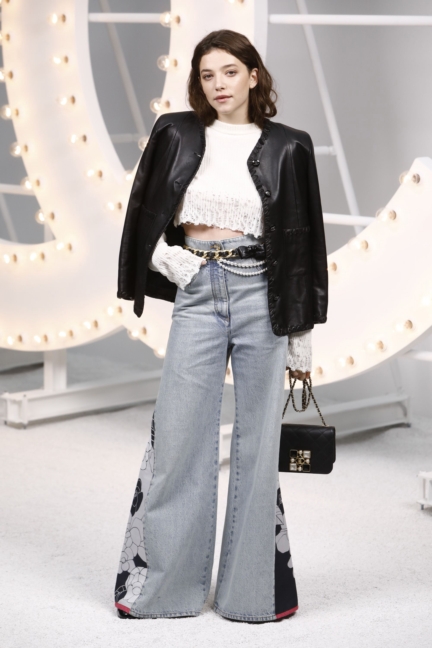 51_zoe_adjani_chanel_ss21_rtw_show