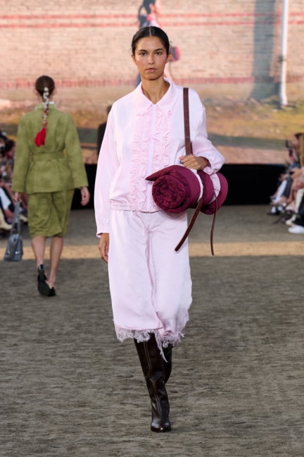 ss26-copenhagen-fashion-week-baum-und-pferdgarten-runway-2x3-james-cochrane-11