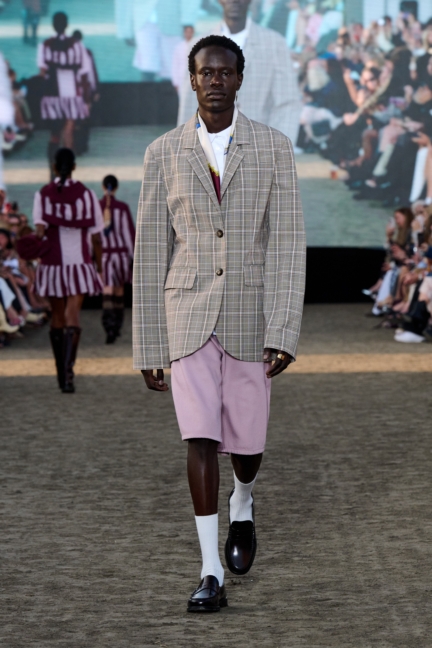 ss26-copenhagen-fashion-week-baum-und-pferdgarten-runway-2x3-james-cochrane-15