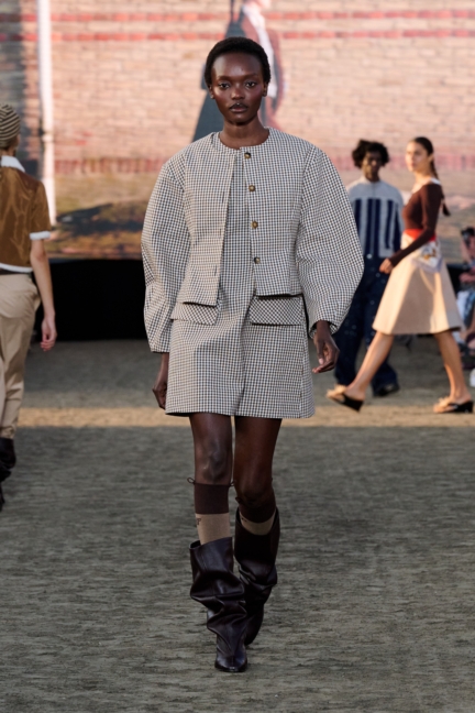 ss26-copenhagen-fashion-week-baum-und-pferdgarten-runway-2x3-james-cochrane-29