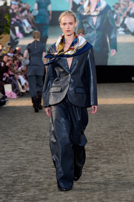 ss26-copenhagen-fashion-week-baum-und-pferdgarten-runway-2x3-james-cochrane-3