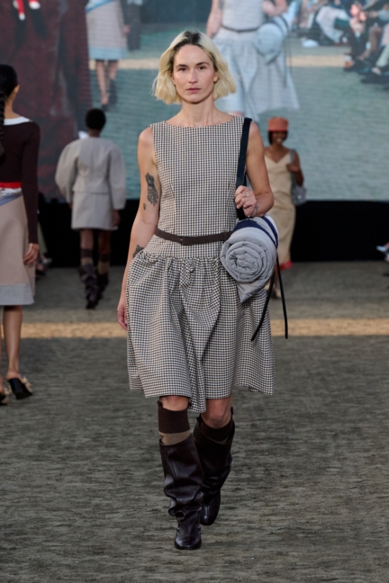 ss26-copenhagen-fashion-week-baum-und-pferdgarten-runway-2x3-james-cochrane-32