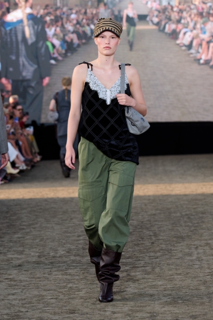 ss26-copenhagen-fashion-week-baum-und-pferdgarten-runway-2x3-james-cochrane-4