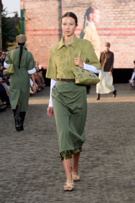 ss26-copenhagen-fashion-week-baum-und-pferdgarten-runway-2x3-james-cochrane-7