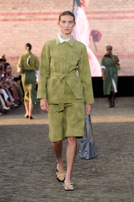 ss26-copenhagen-fashion-week-baum-und-pferdgarten-runway-2x3-james-cochrane-9