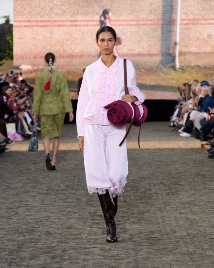 ss26-copenhagen-fashion-week-baum-und-pferdgarten-runway-4x5-james-cochrane-11