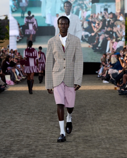 ss26-copenhagen-fashion-week-baum-und-pferdgarten-runway-4x5-james-cochrane-15