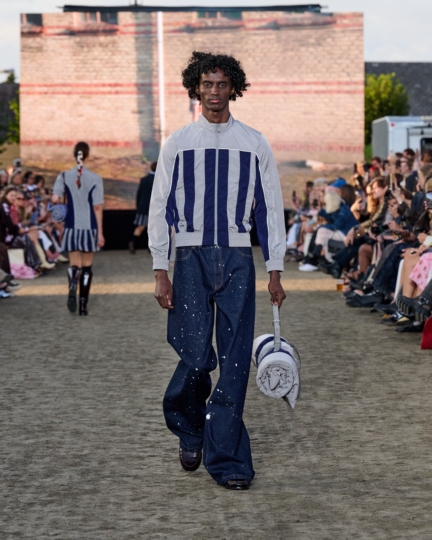 ss26-copenhagen-fashion-week-baum-und-pferdgarten-runway-4x5-james-cochrane-25