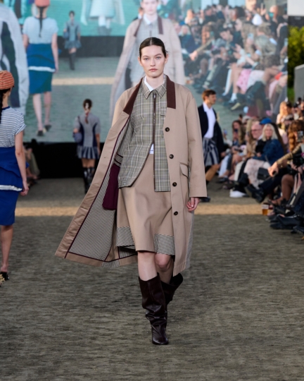 ss26-copenhagen-fashion-week-baum-und-pferdgarten-runway-4x5-james-cochrane-26