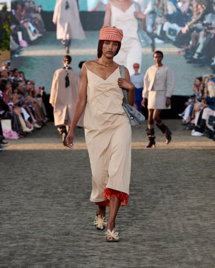 ss26-copenhagen-fashion-week-baum-und-pferdgarten-runway-4x5-james-cochrane-28