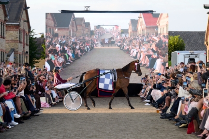 ss26-copenhagen-fashion-week-baum-und-pferdgarten-runway-4x5-james-cochrane-33