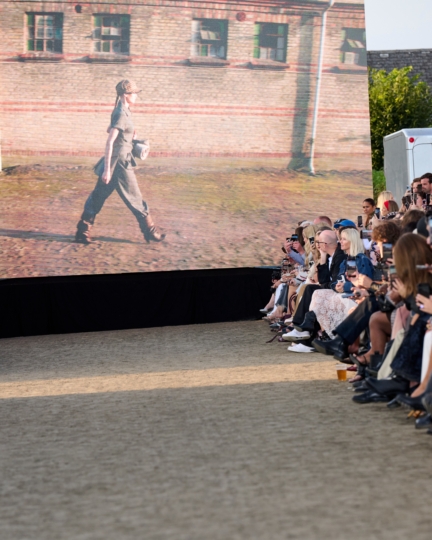 ss26-copenhagen-fashion-week-baum-und-pferdgarten-runway-4x5-james-cochrane-34