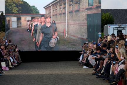 ss26-copenhagen-fashion-week-baum-und-pferdgarten-runway-4x5-james-cochrane-35