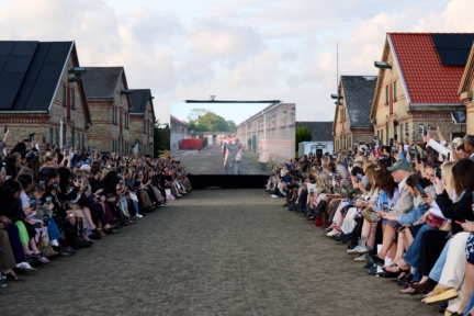 ss26-copenhagen-fashion-week-baum-und-pferdgarten-runway-4x5-james-cochrane-36