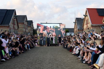 ss26-copenhagen-fashion-week-baum-und-pferdgarten-runway-4x5-james-cochrane-37