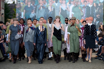 ss26-copenhagen-fashion-week-baum-und-pferdgarten-runway-4x5-james-cochrane-38