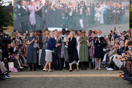 ss26-copenhagen-fashion-week-baum-und-pferdgarten-runway-4x5-james-cochrane-41