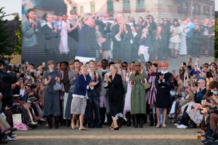ss26-copenhagen-fashion-week-baum-und-pferdgarten-runway-4x5-james-cochrane-42