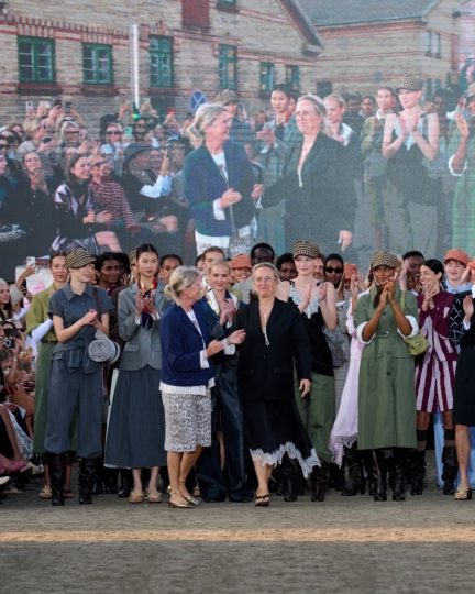 ss26-copenhagen-fashion-week-baum-und-pferdgarten-runway-4x5-james-cochrane-43