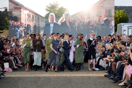 ss26-copenhagen-fashion-week-baum-und-pferdgarten-runway-4x5-james-cochrane-44