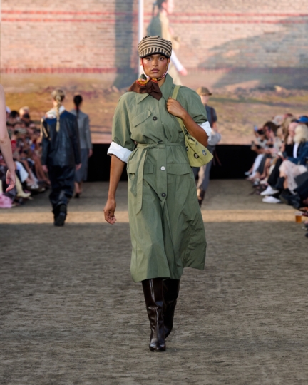 ss26-copenhagen-fashion-week-baum-und-pferdgarten-runway-4x5-james-cochrane-5