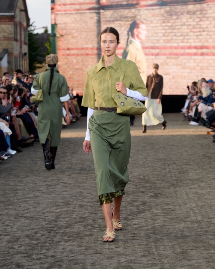ss26-copenhagen-fashion-week-baum-und-pferdgarten-runway-4x5-james-cochrane-7