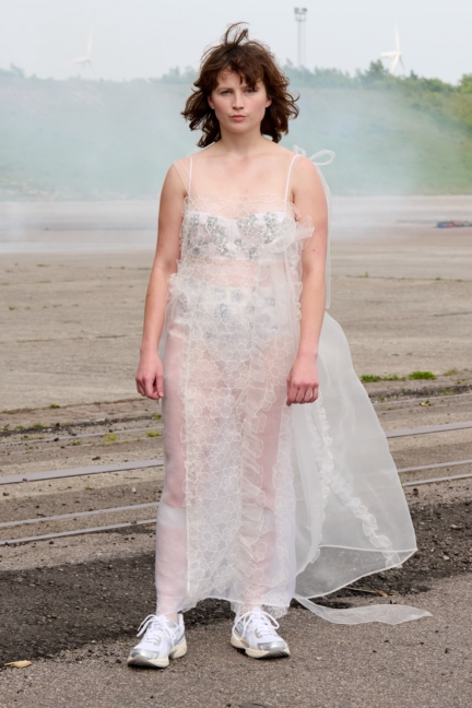 ss26-copenhagen-fashion-week-cecilie-bahnsen-runway-2x3-james-cochrane-1