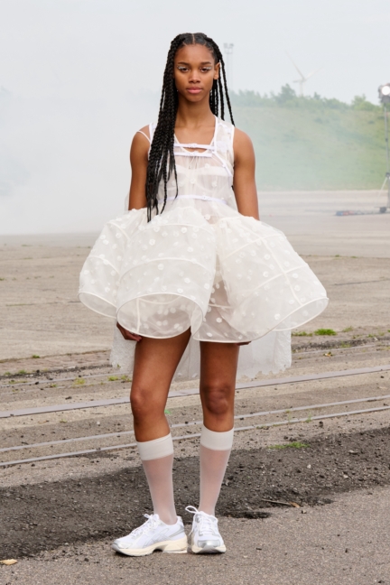 ss26-copenhagen-fashion-week-cecilie-bahnsen-runway-2x3-james-cochrane-12