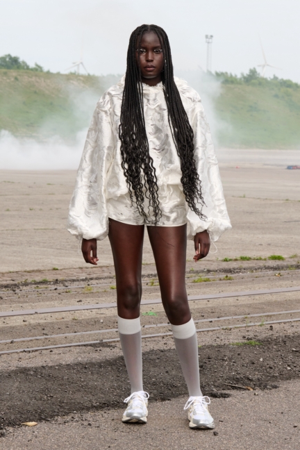 ss26-copenhagen-fashion-week-cecilie-bahnsen-runway-2x3-james-cochrane-13