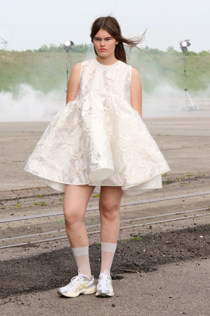 ss26-copenhagen-fashion-week-cecilie-bahnsen-runway-2x3-james-cochrane-14