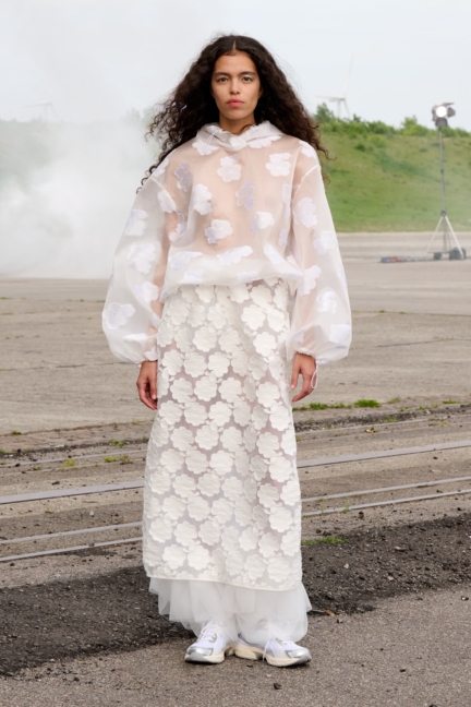 ss26-copenhagen-fashion-week-cecilie-bahnsen-runway-2x3-james-cochrane-19