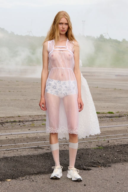 ss26-copenhagen-fashion-week-cecilie-bahnsen-runway-2x3-james-cochrane-23