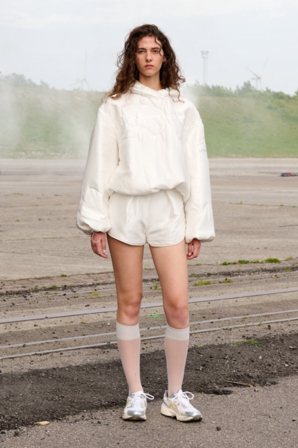 ss26-copenhagen-fashion-week-cecilie-bahnsen-runway-2x3-james-cochrane-25