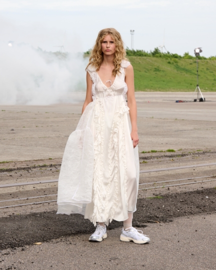 ss26-copenhagen-fashion-week-cecilie-bahnsen-runway-4x5-james-cochrane-11