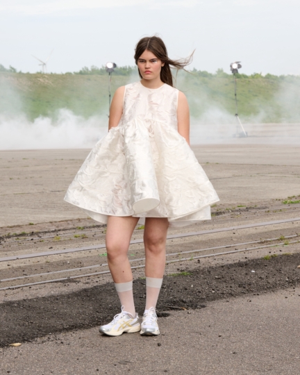 ss26-copenhagen-fashion-week-cecilie-bahnsen-runway-4x5-james-cochrane-14