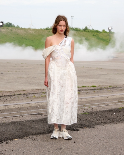 ss26-copenhagen-fashion-week-cecilie-bahnsen-runway-4x5-james-cochrane-15