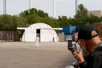 ss26-copenhagen-fashion-week-cecilie-bahnsen-runway-4x5-james-cochrane-29