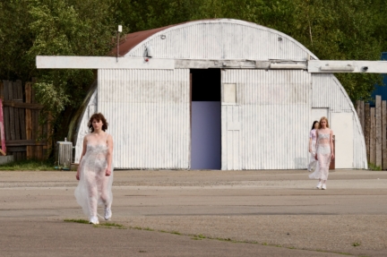 ss26-copenhagen-fashion-week-cecilie-bahnsen-runway-4x5-james-cochrane-30