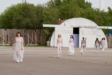 ss26-copenhagen-fashion-week-cecilie-bahnsen-runway-4x5-james-cochrane-32