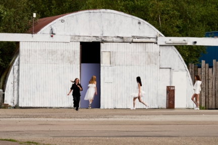 ss26-copenhagen-fashion-week-cecilie-bahnsen-runway-4x5-james-cochrane-37