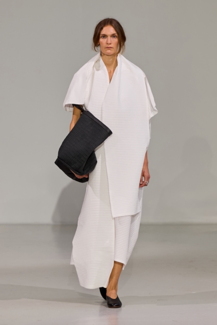 ss26-copenhagen-fashion-week-freya-dalsjo-runway-2x3-james-cochrane-14