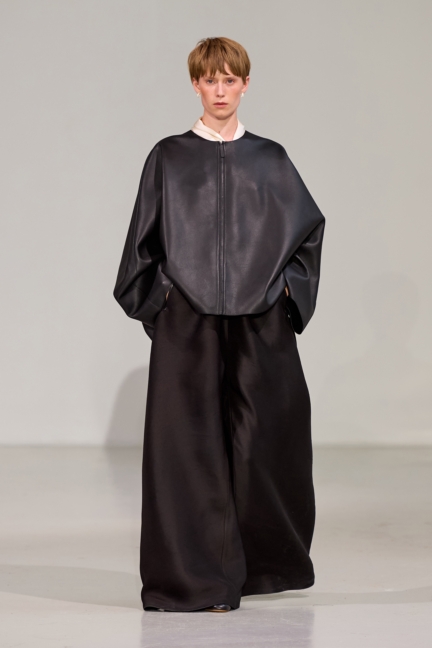 ss26-copenhagen-fashion-week-freya-dalsjo-runway-2x3-james-cochrane-16