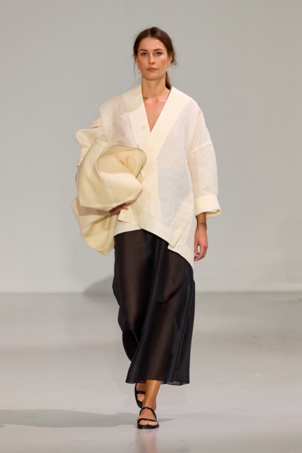 ss26-copenhagen-fashion-week-freya-dalsjo-runway-2x3-james-cochrane-27