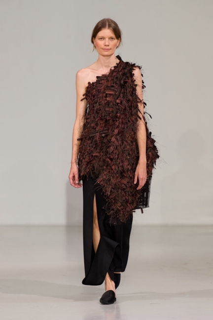 ss26-copenhagen-fashion-week-freya-dalsjo-runway-2x3-james-cochrane-28