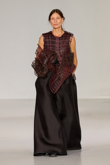 ss26-copenhagen-fashion-week-freya-dalsjo-runway-2x3-james-cochrane-30