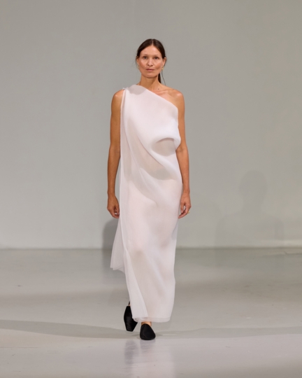 ss26-copenhagen-fashion-week-freya-dalsjo-runway-4x5-james-cochrane-2